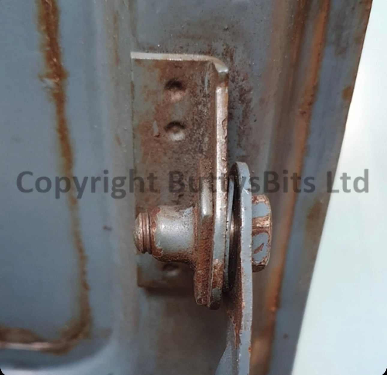 Engine lid stay mount and bolt kit