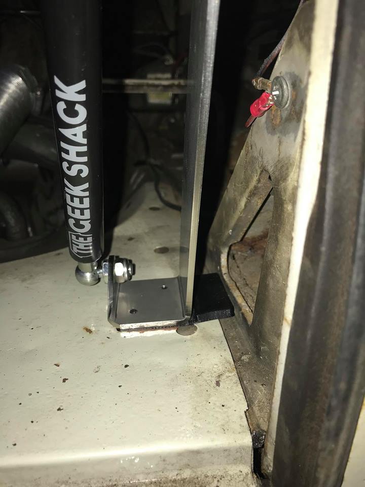 Engine lid strut kit for Baywindow Bus all years.