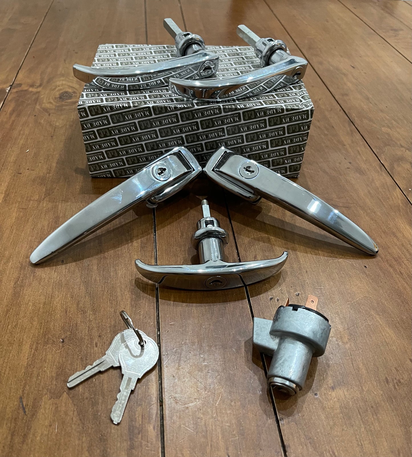 Handle Set Dual Locking Cab Handle Bus - Dual Cargo Door Bus.