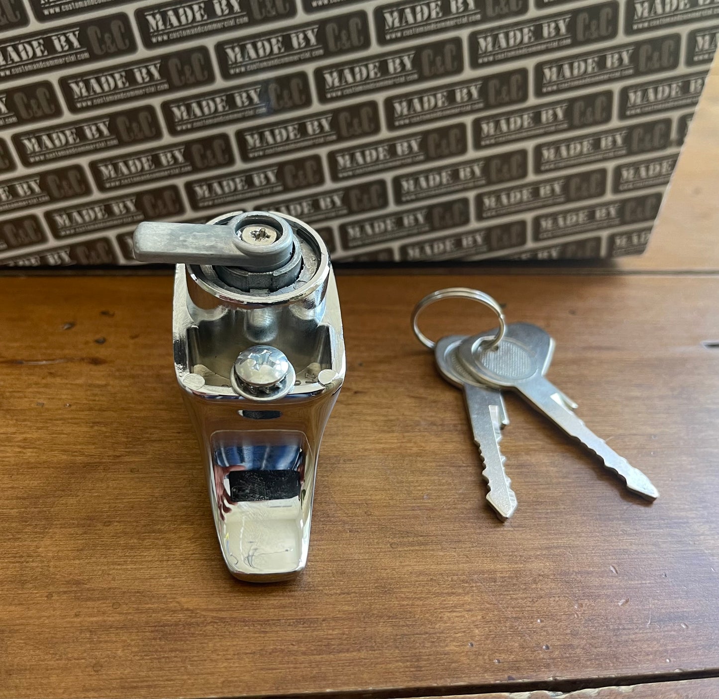 Rear hatch door locking handle With R Code Keys Fits Bus 1972-79