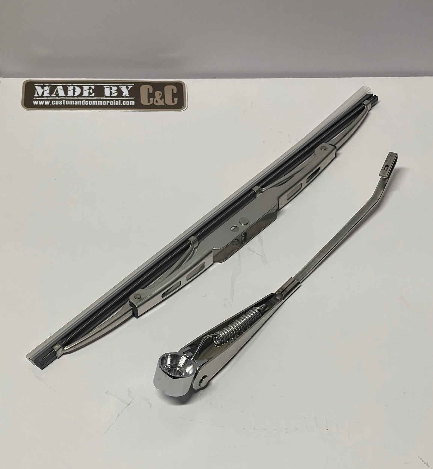 Wiper Arms And Blades Plastic Cap Style Ghia Chromed - 73-74