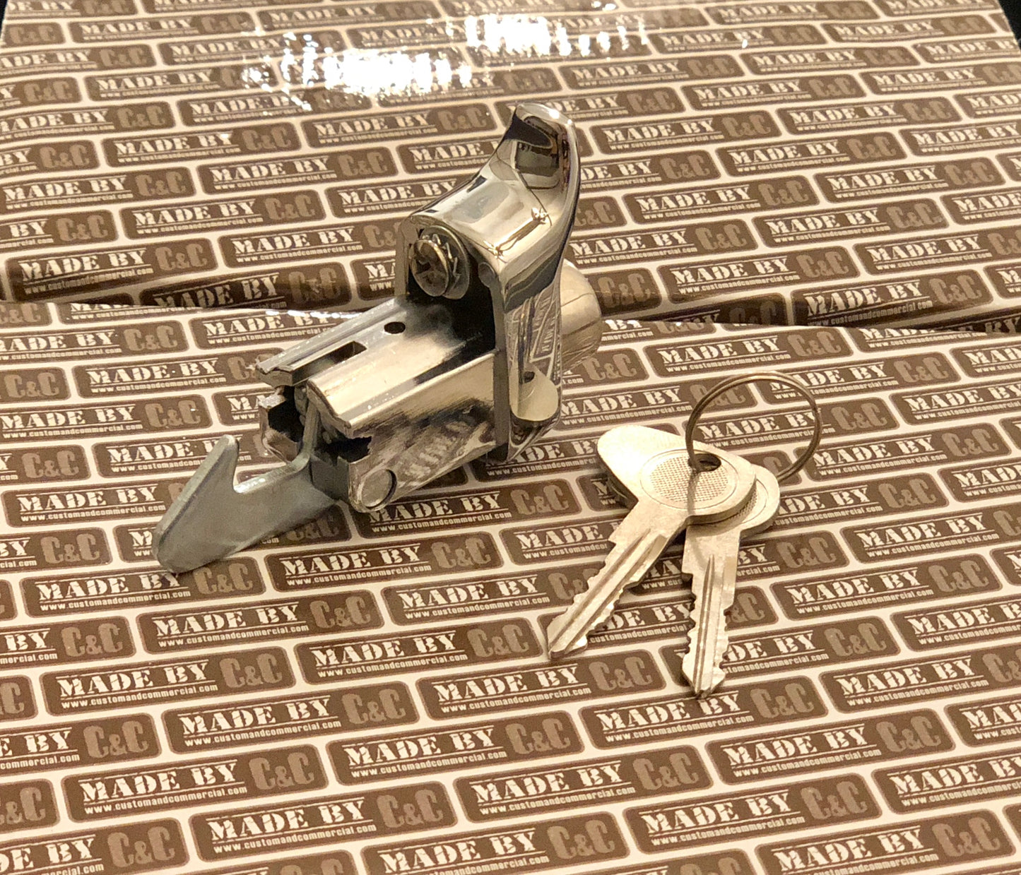 German quality chrome locking engine lid handle with 2 keys Bus 68-7/71