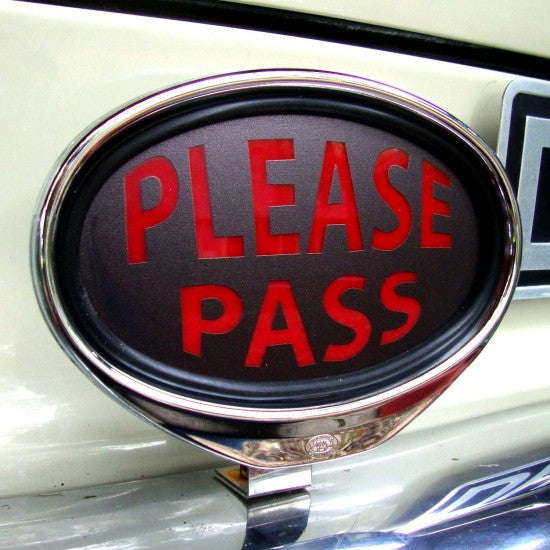 PLEASE PASS light sign