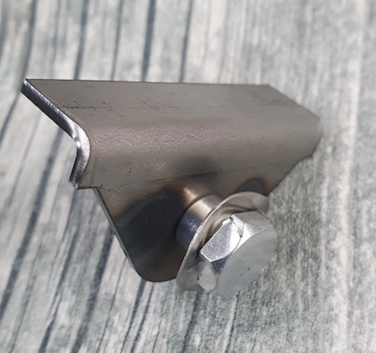 Engine lid stay mount and bolt kit