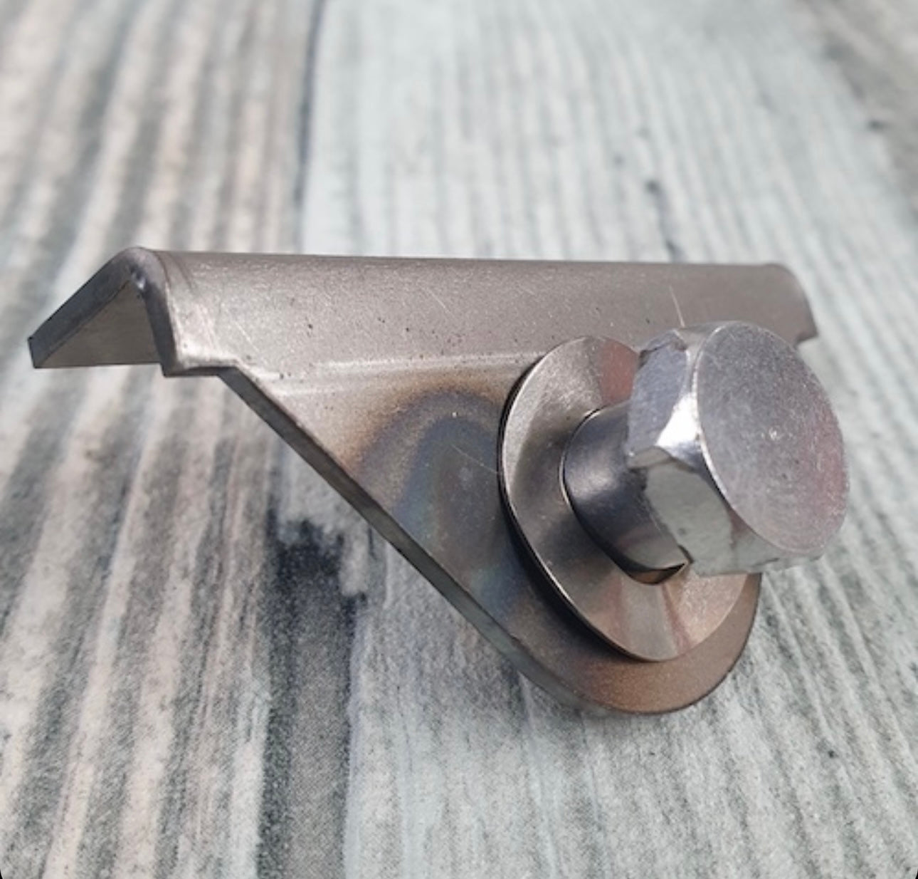Engine lid stay mount and bolt kit