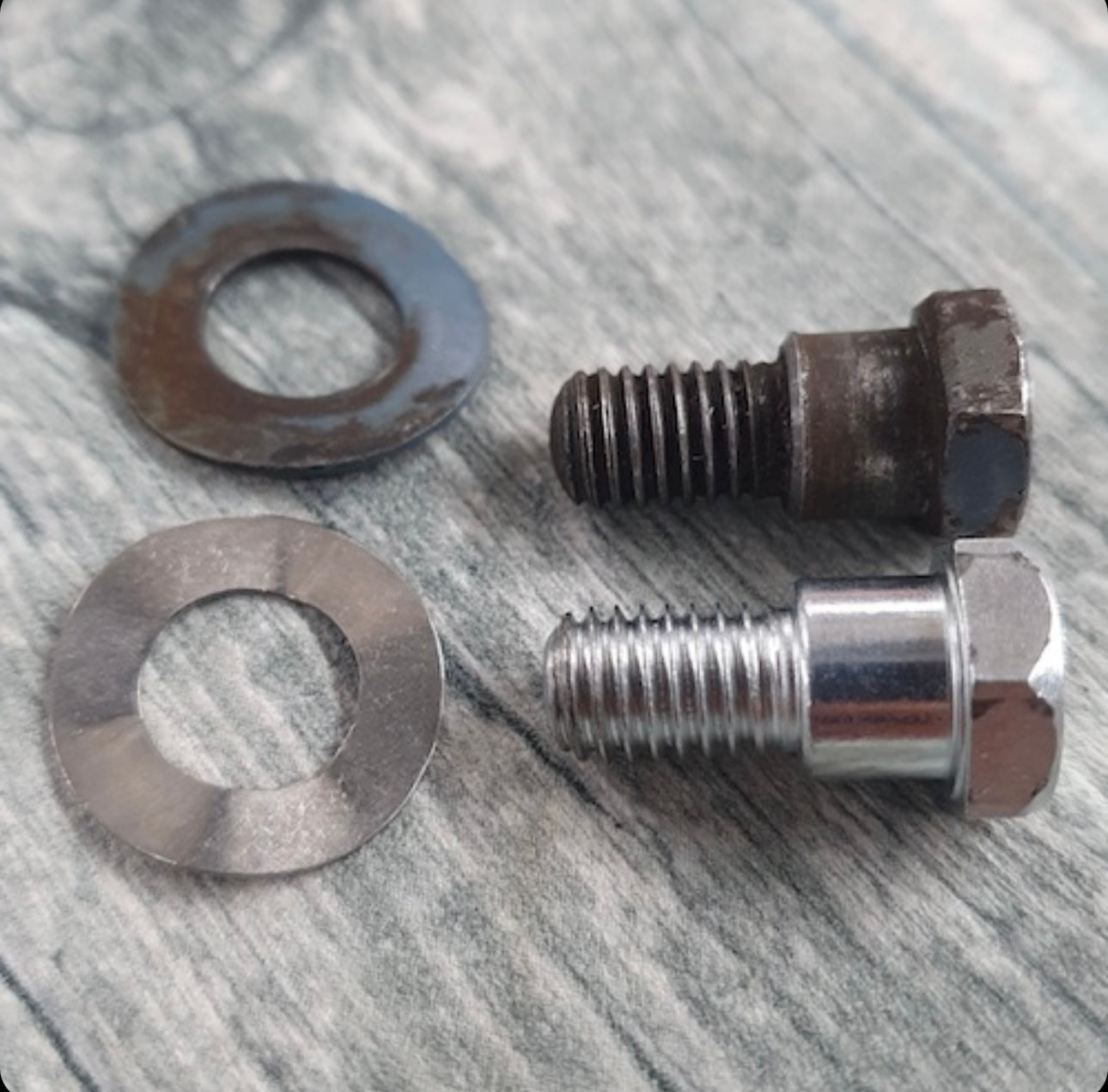 Engine lid stay mount and bolt kit