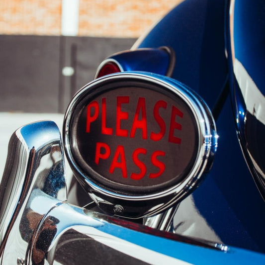 PLEASE PASS light sign