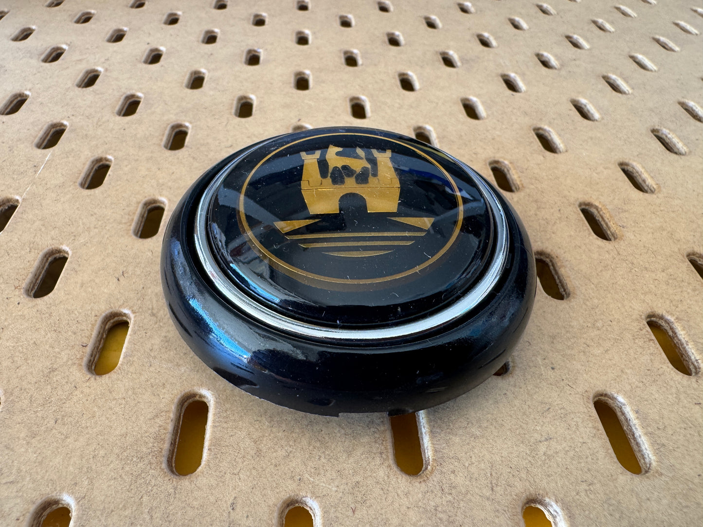 Horn Button Wolfsburg Black Gold
