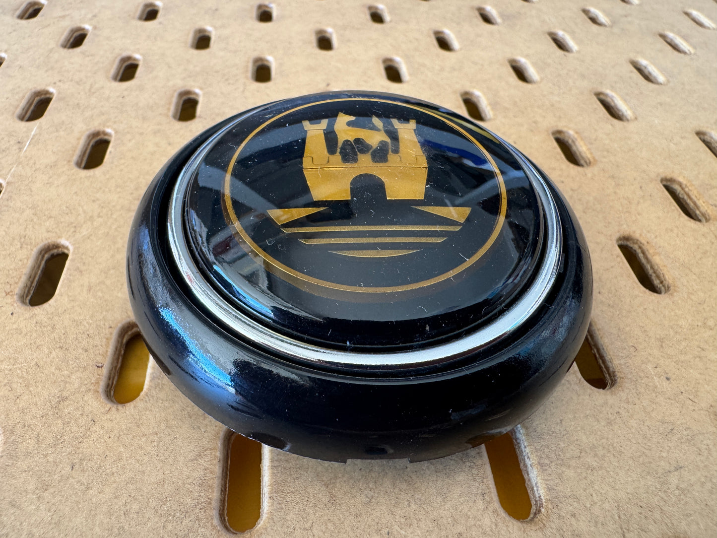 Horn Button Wolfsburg Black Gold