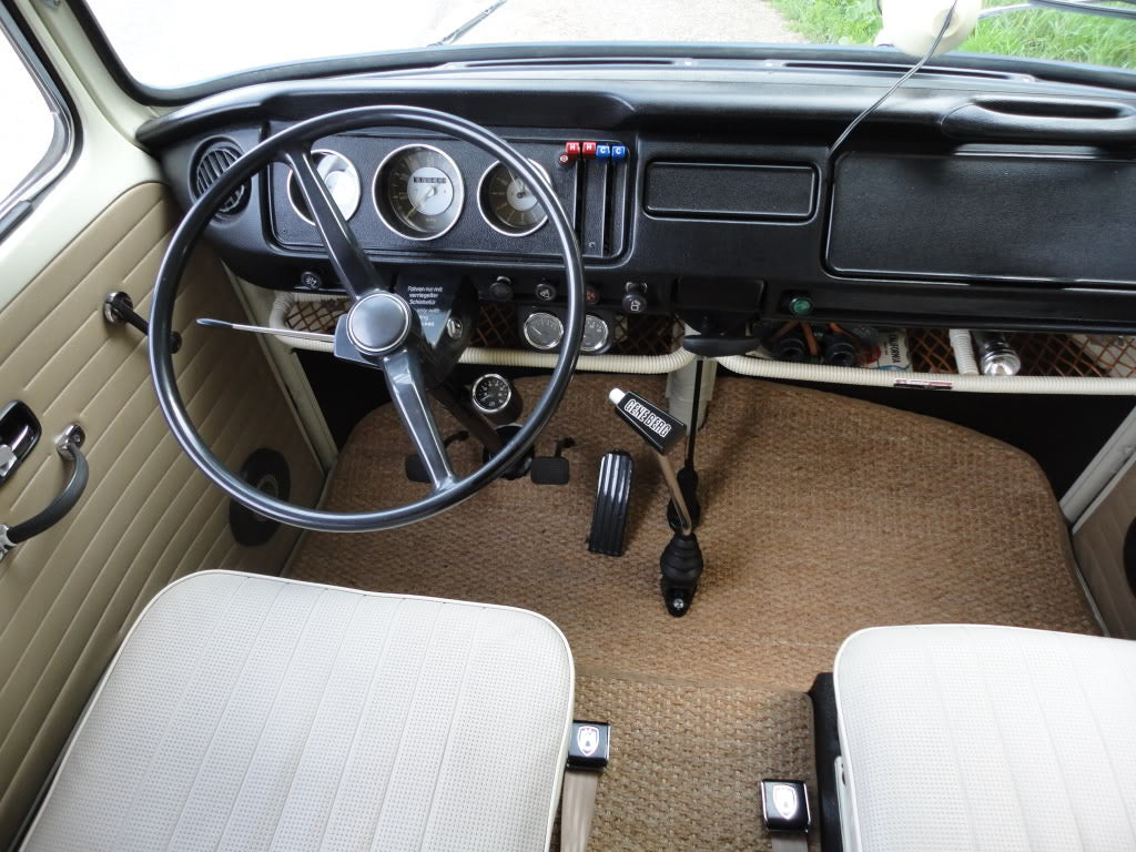 Air Vent Levers Blue/Red - Billet Aluminum