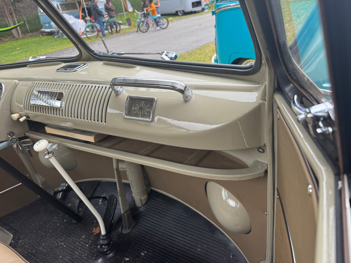 Dash grab handle for Split Bus