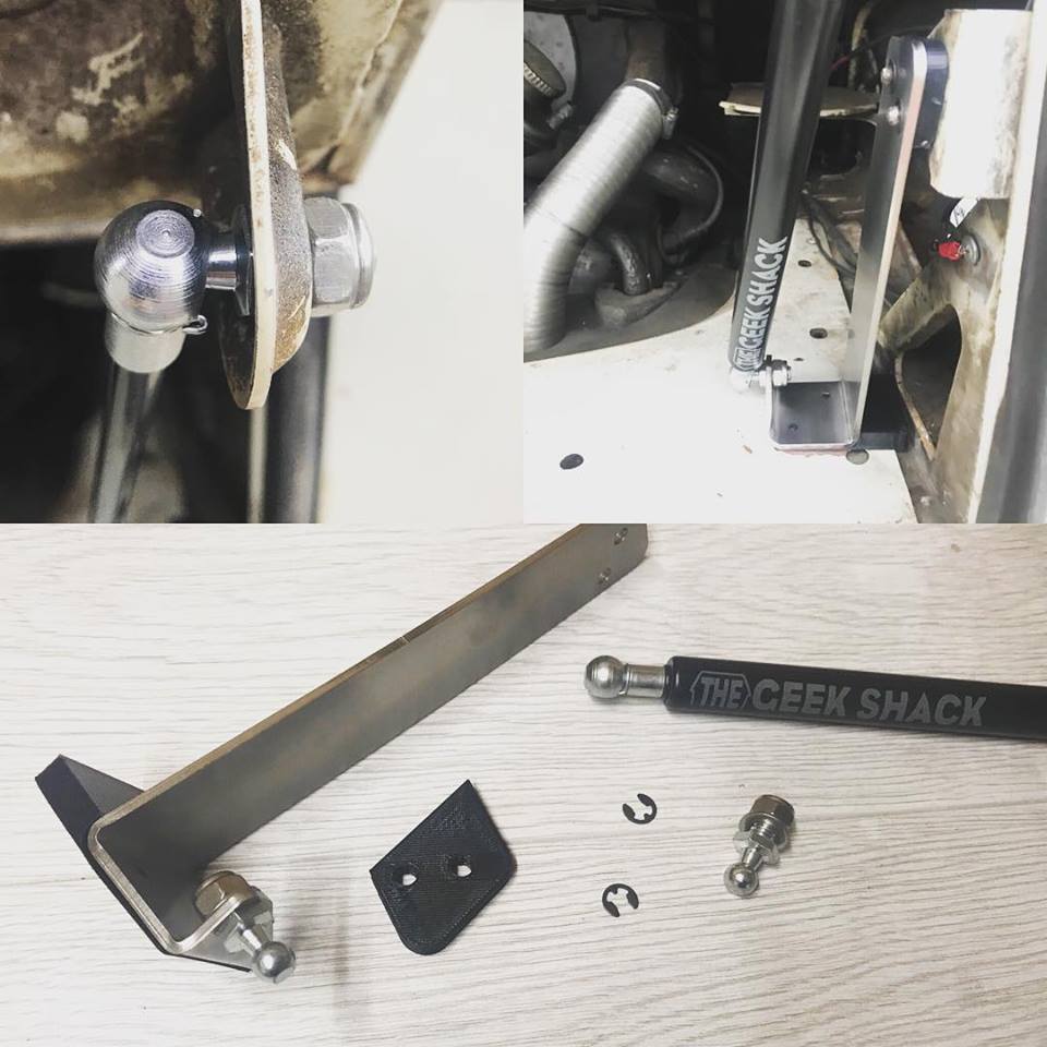 Engine lid strut kit for Baywindow Bus all years.