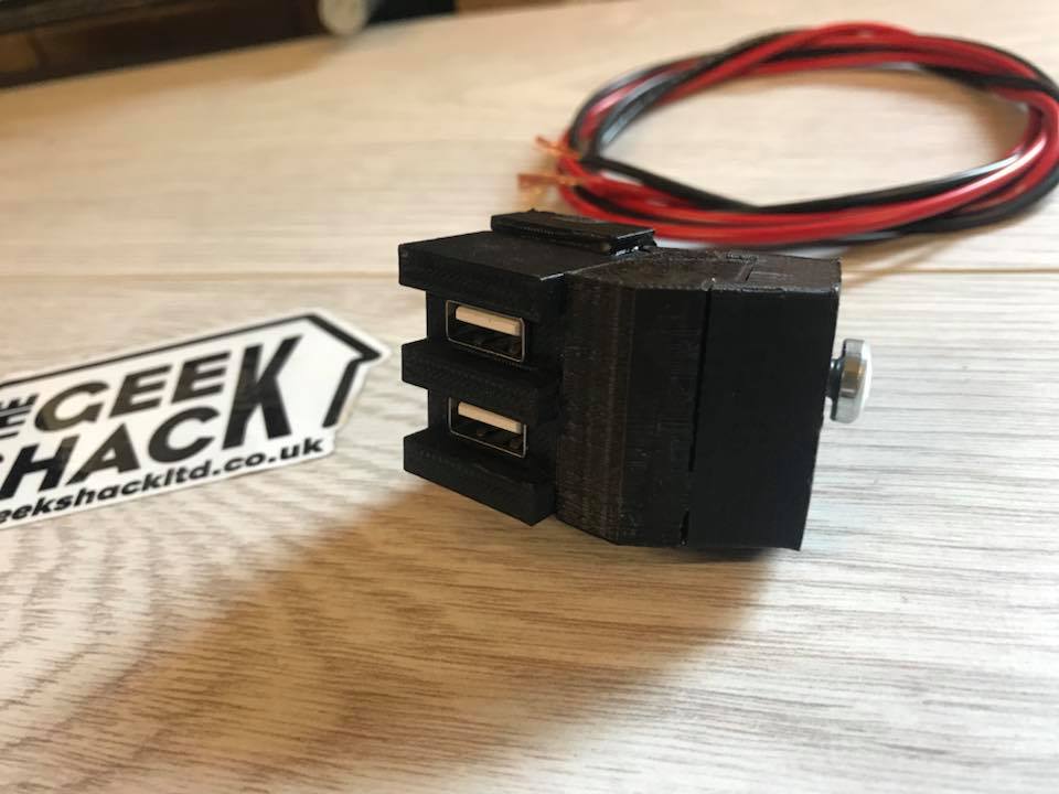 Splitscreen Bus stealth USB charger