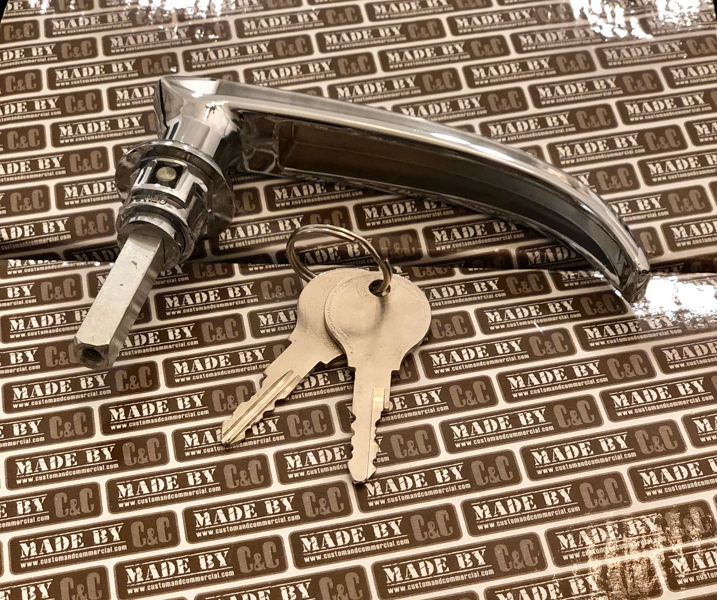 German quality cargo door handle with 2 T profile keys Bus 59-67
