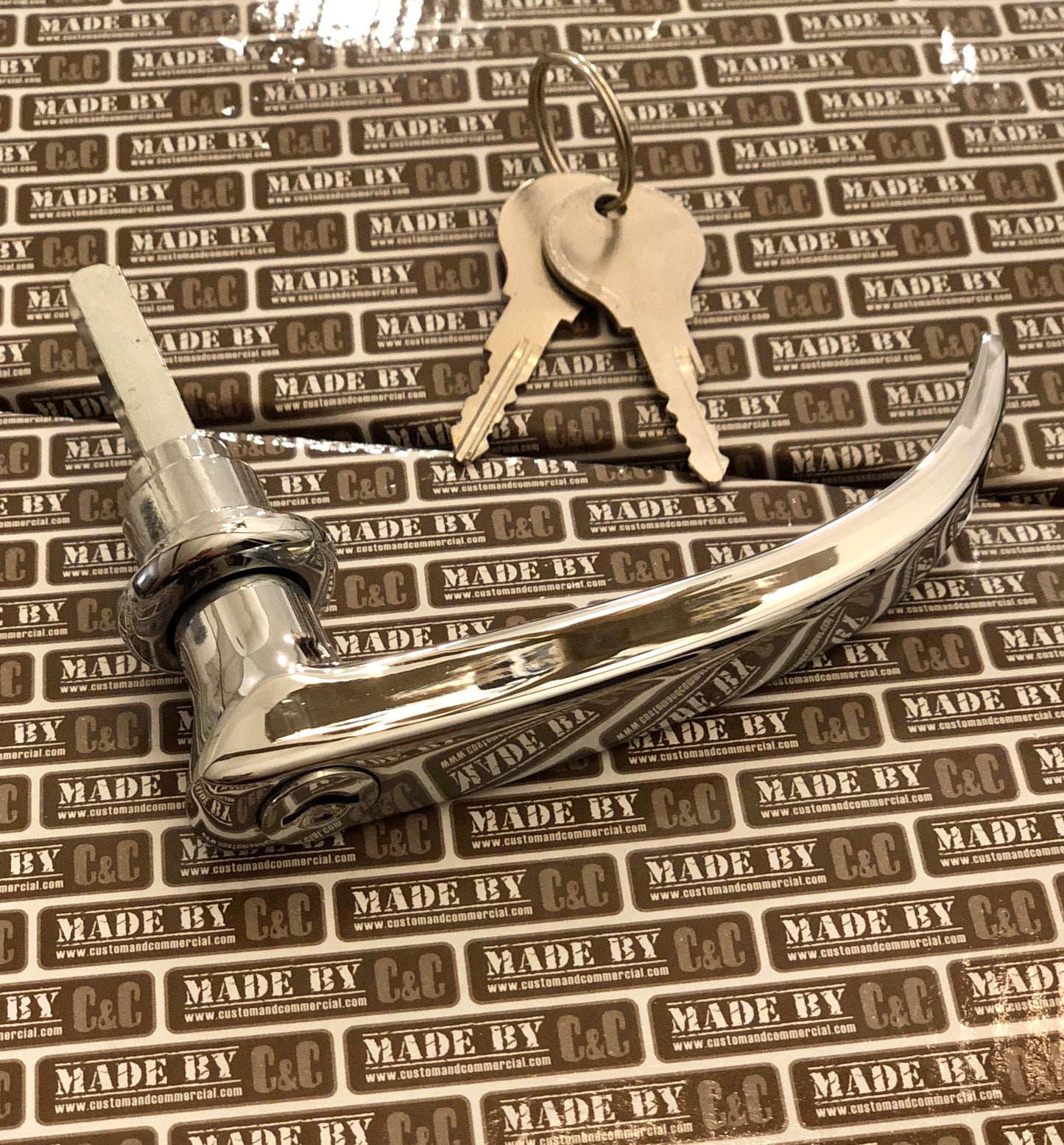 German quality cargo door handle with 2 T profile keys Bus 59-67