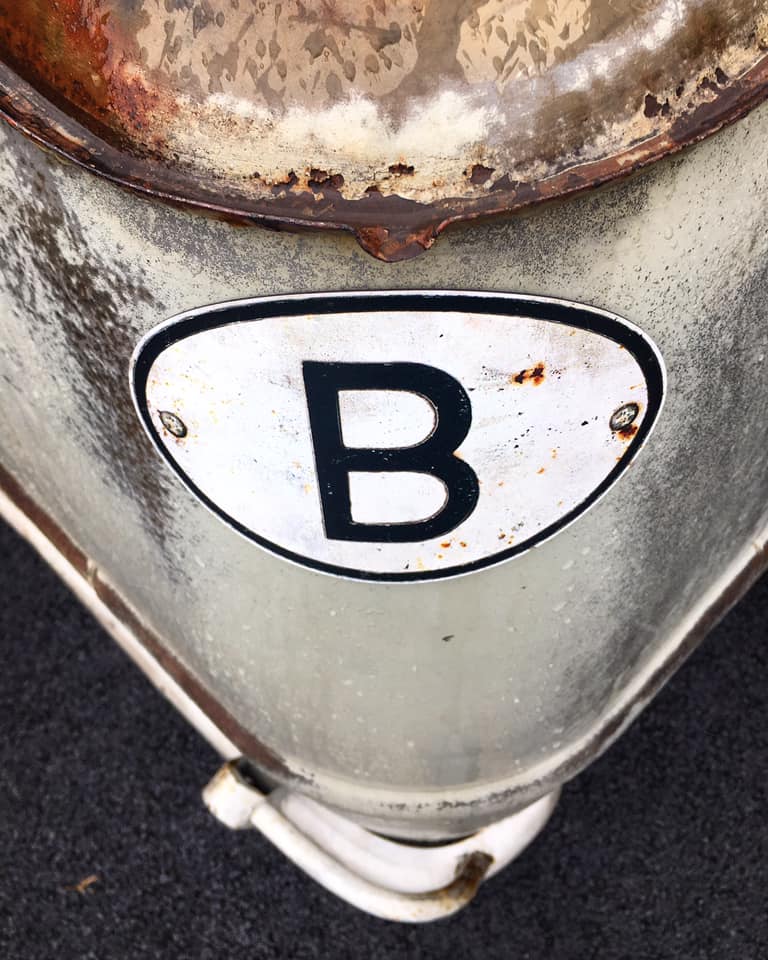 MAGNETIC BELGIUM "B" COUNTRY BADGE