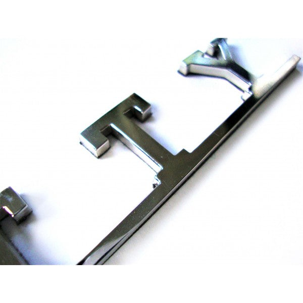 SPLITTY script in stainless steel by AAC