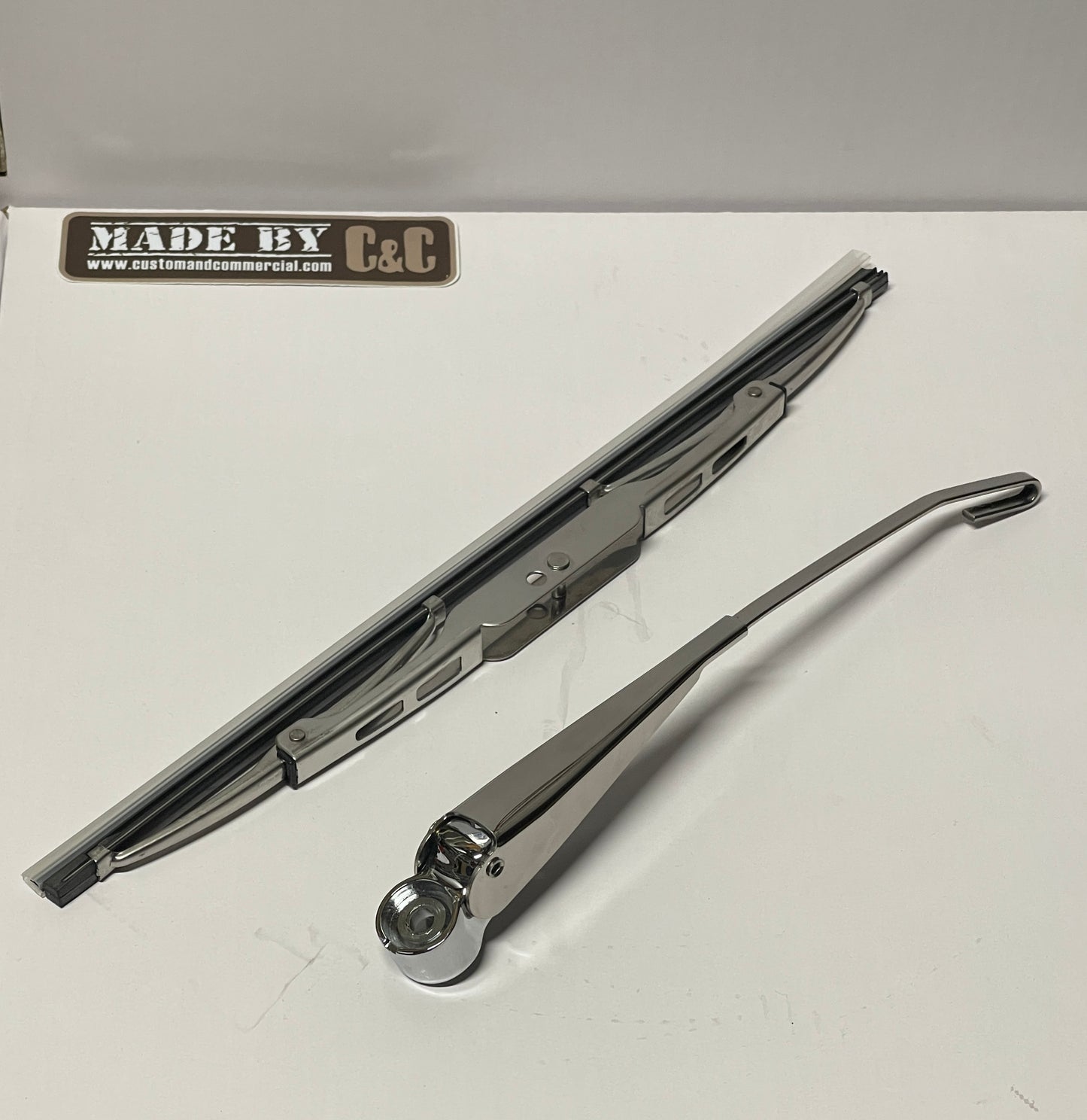 Wiper Arms And Blades Plastic Cap Style Ghia Chromed - 73-74