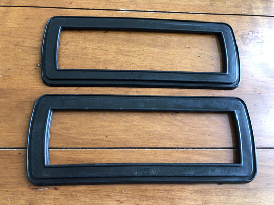Turn Signal Front Moulded Lens To Body Seals 68-72