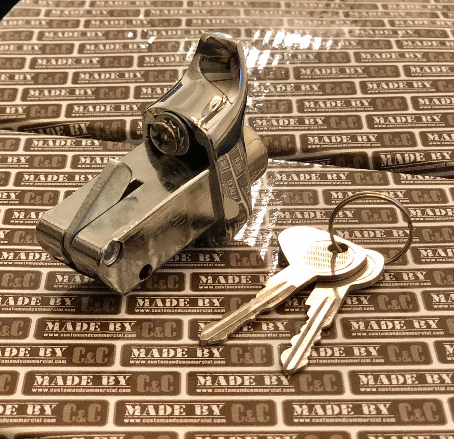 German quality chrome locking engine lid handle with 2 keys 72-79