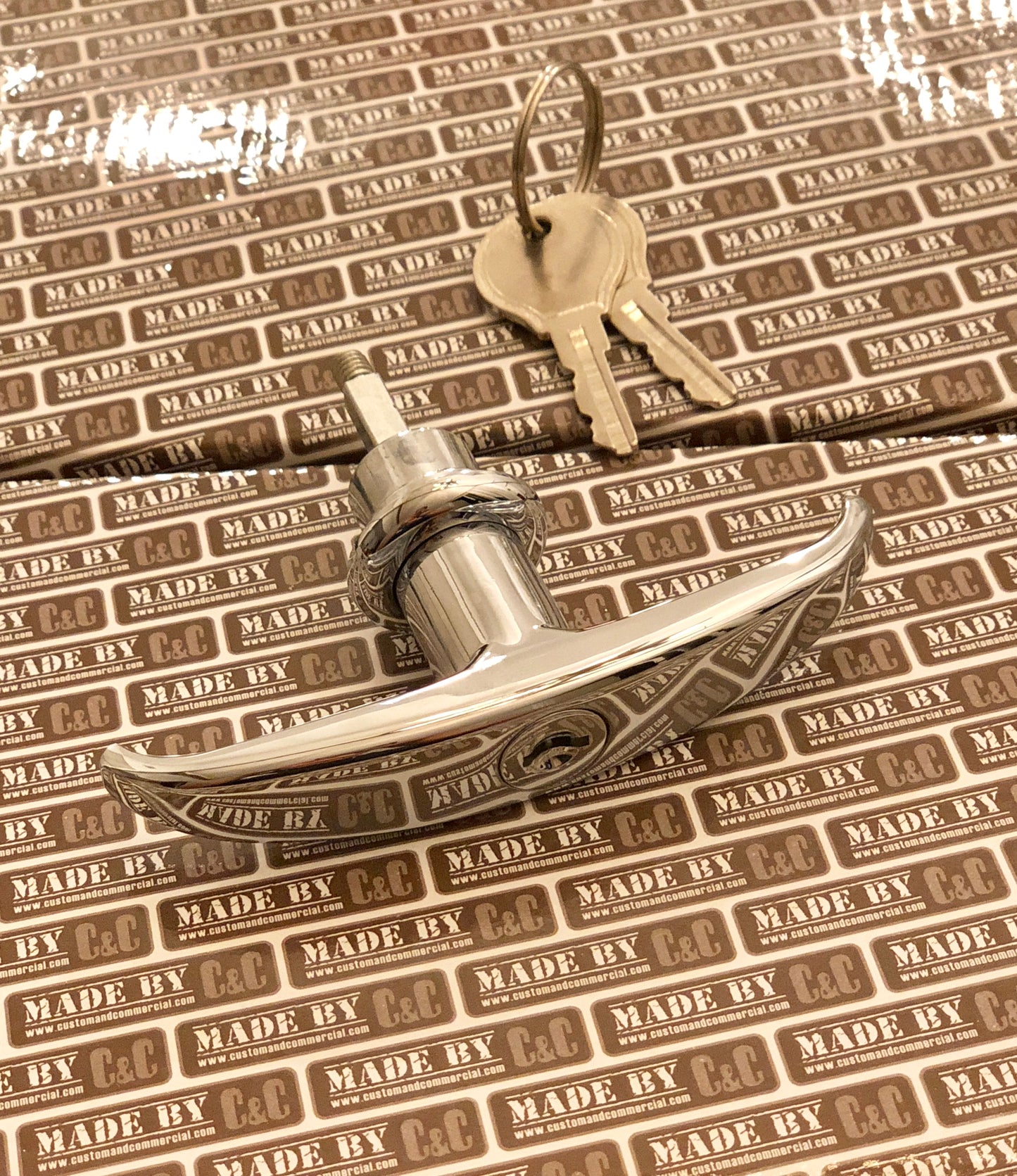 German quality rear hatch T handle with 2 E profile keys Bus 55-63